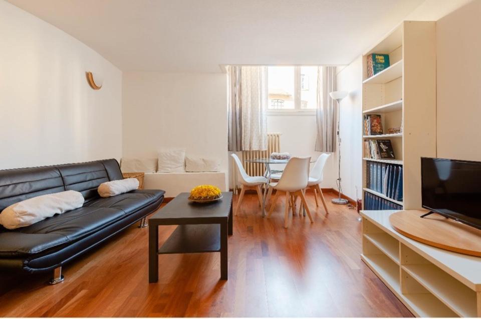 Yourvacanza Navigli Loft Apartment Milan Bagian luar foto